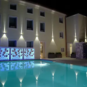 residenza-ai-capitelli.hotelinveneto.com/